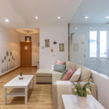 Espacioso Y Acogedor En El Centro Azkuna Lägenhet