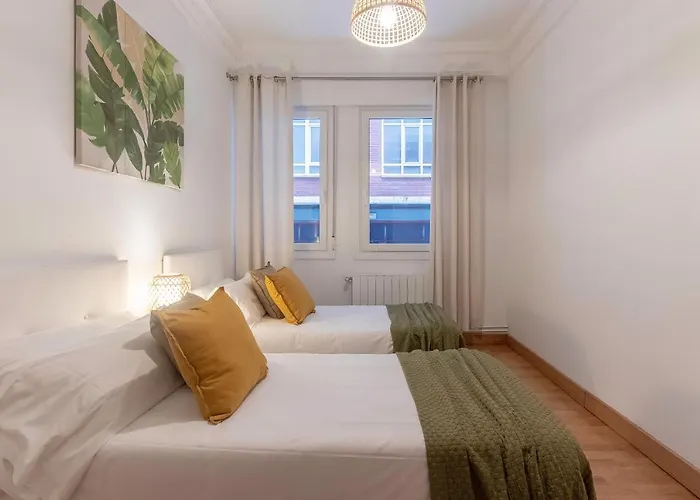 Espacioso Y Acogedor En El Centro Azkuna Apartament