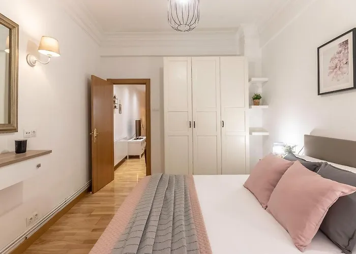 Espacioso Y Acogedor En El Centro Azkuna Apartament